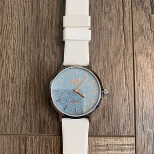 womens roxy watch needs a new battery 40mm water resistant up to 165ft